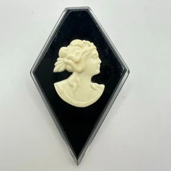 1940s retro vintage clear black cream white lucite cameo figural brooch - Picture 2 of 6
